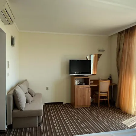 Family Lalov Egrek 로제넷츠